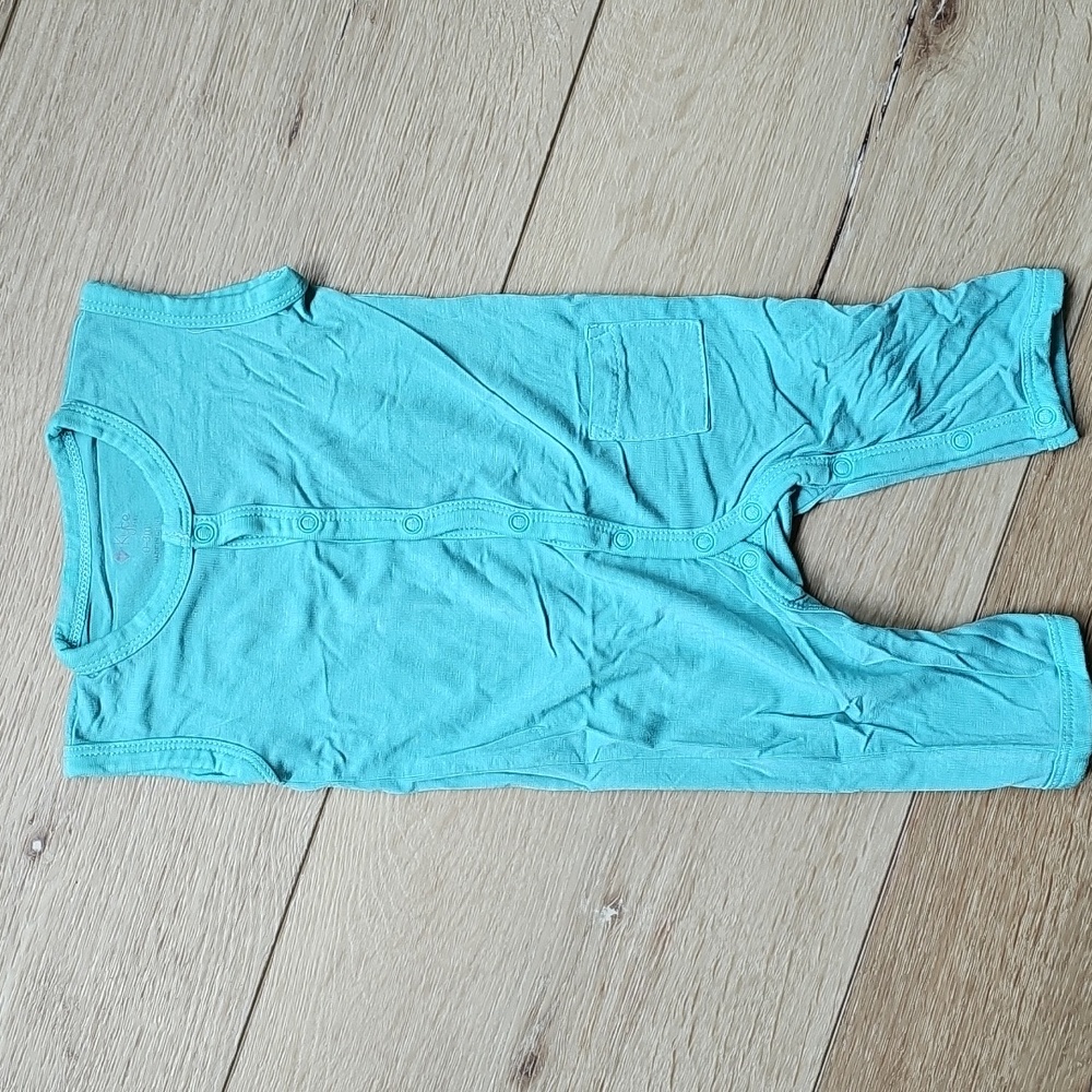 Kyte Baby Button Sleeveles Romper In Light Teal
